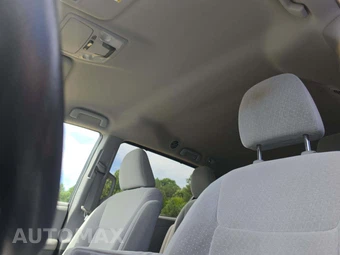 2015 Toyota Sienna LE 8-Passenger 119.3" WB - miniatura 11
