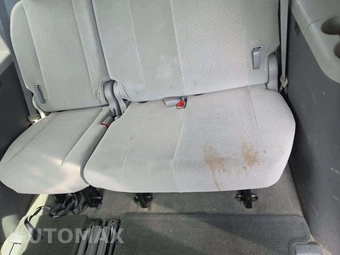 2015 Toyota Sienna LE 8-Passenger 119.3" WB - miniatura 14