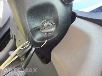 2015 Toyota Sienna LE 8-Passenger 119.3" WB - miniatura 8