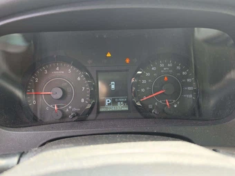 2015 Toyota Sienna LE 8-Passenger 119.3" WB - miniatura 9