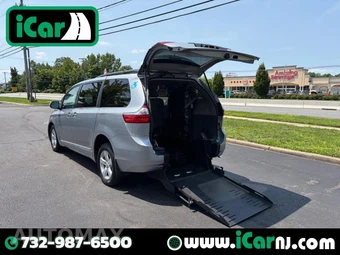 2015 Toyota Sienna LE 8-Passenger 119.3" WB