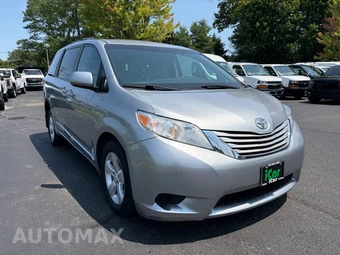 2015 Toyota Sienna LE 8-Passenger 119.3" WB - miniatura 11