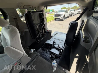 2015 Toyota Sienna LE 8-Passenger 119.3" WB - miniatura 19