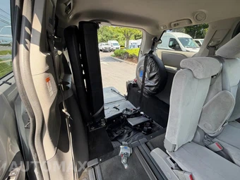 2015 Toyota Sienna LE 8-Passenger 119.3" WB - miniatura 21