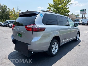 2015 Toyota Sienna LE 8-Passenger 119.3" WB - miniatura 22