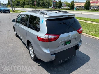 2015 Toyota Sienna LE 8-Passenger 119.3" WB - miniatura 23