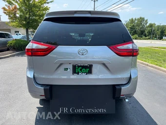 2015 Toyota Sienna LE 8-Passenger 119.3" WB - miniatura 28