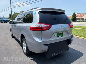 2015 Toyota Sienna LE 8-Passenger 119.3" WB - miniatura 29