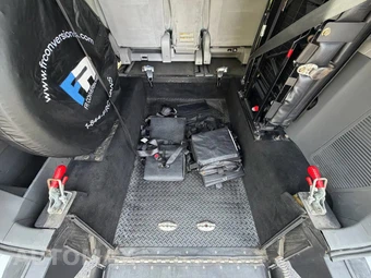 2015 Toyota Sienna LE 8-Passenger 119.3" WB - miniatura 3