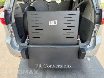 2015 Toyota Sienna LE 8-Passenger 119.3" WB - miniatura 33