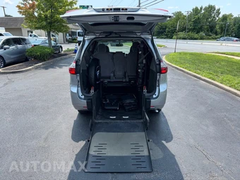 2015 Toyota Sienna LE 8-Passenger 119.3" WB - miniatura 37