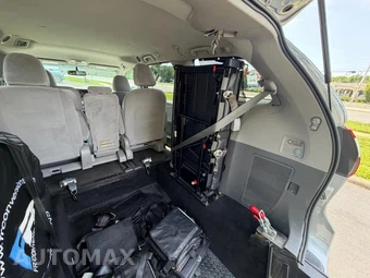2015 Toyota Sienna LE 8-Passenger 119.3" WB - miniatura 42