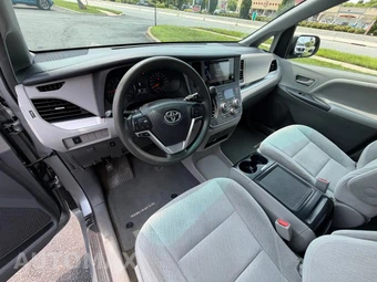 2015 Toyota Sienna LE 8-Passenger 119.3" WB - miniatura 49