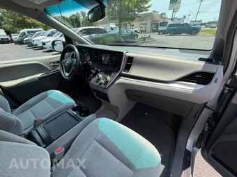 2015 Toyota Sienna LE 8-Passenger 119.3" WB - miniatura 52