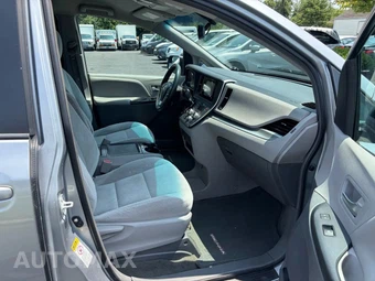 2015 Toyota Sienna LE 8-Passenger 119.3" WB - miniatura 57