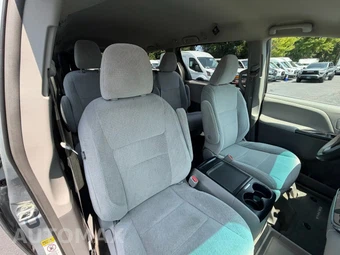 2015 Toyota Sienna LE 8-Passenger 119.3" WB - miniatura 58