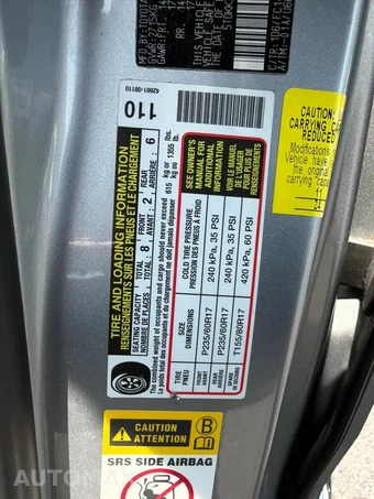 2015 Toyota Sienna LE 8-Passenger 119.3" WB - miniatura 7