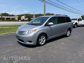 2015 Toyota Sienna LE 8-Passenger 119.3" WB - miniatura 8