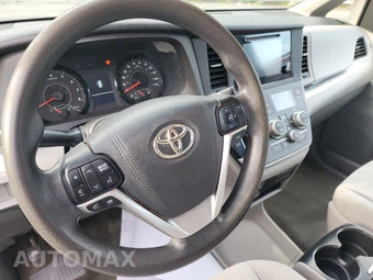 2015 Toyota Sienna LE 8-Passenger 119.3" WB - miniatura 10