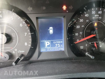 2015 Toyota Sienna LE 8-Passenger 119.3" WB - miniatura 12