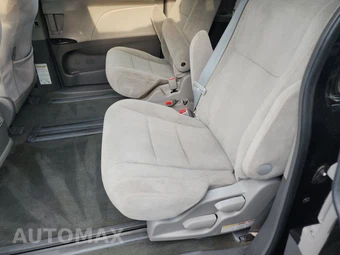 2015 Toyota Sienna LE 8-Passenger 119.3" WB - miniatura 13
