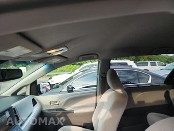 2015 Toyota Sienna LE 8-Passenger 119.3" WB - miniatura 20