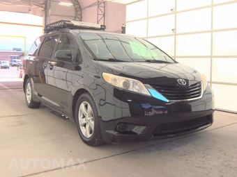 2015 Toyota Sienna LE 8-Passenger 119.3" WB - miniatura 3