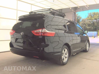 2015 Toyota Sienna LE 8-Passenger 119.3" WB - miniatura 4
