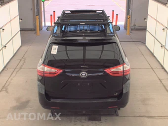 2015 Toyota Sienna LE 8-Passenger 119.3" WB - miniatura 5