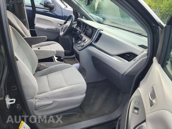 2015 Toyota Sienna LE 8-Passenger 119.3" WB - miniatura 8
