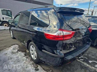 2015 Toyota Sienna LE 8-Passenger 119.3" WB - miniatura 2