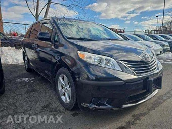 2015 Toyota Sienna LE 8-Passenger 119.3" WB - miniatura 4