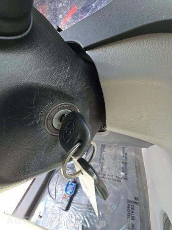 2015 Toyota Sienna LE 8-Passenger 119.3" WB - miniatura 8