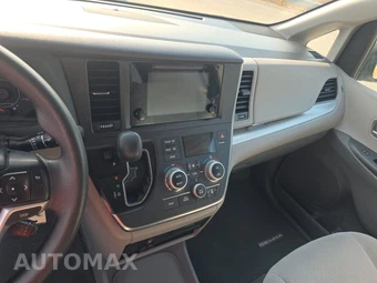 2015 Toyota Sienna LE 8-Passenger 119.3" WB - miniatura 11