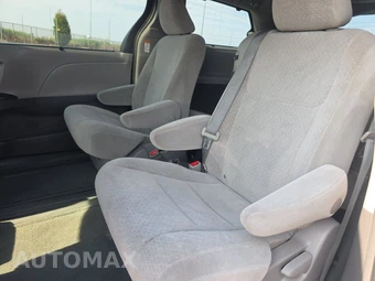 2015 Toyota Sienna LE 8-Passenger 119.3" WB - miniatura 13