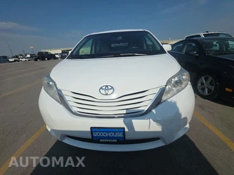 2015 Toyota Sienna LE 8-Passenger 119.3" WB - miniatura 2