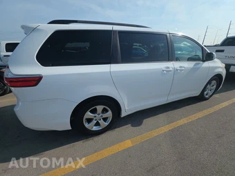 2015 Toyota Sienna LE 8-Passenger 119.3" WB - miniatura 4