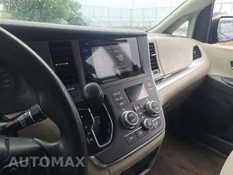 2015 Toyota Sienna LE 8-Passenger 119.3" WB - miniatura 10