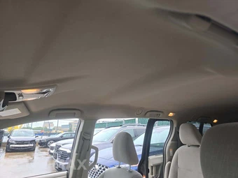 2015 Toyota Sienna LE 8-Passenger 119.3" WB - miniatura 11