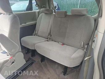 2015 Toyota Sienna LE 8-Passenger 119.3" WB - miniatura 14