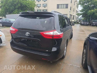 2015 Toyota Sienna LE 8-Passenger 119.3" WB - miniatura 3