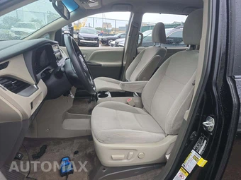 2015 Toyota Sienna LE 8-Passenger 119.3" WB - miniatura 6