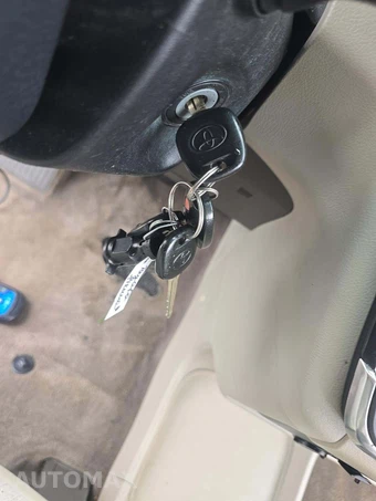 2015 Toyota Sienna LE 8-Passenger 119.3" WB - miniatura 8