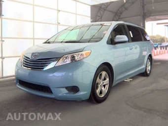 2015 Toyota Sienna LE 8-Passenger 119.3" WB