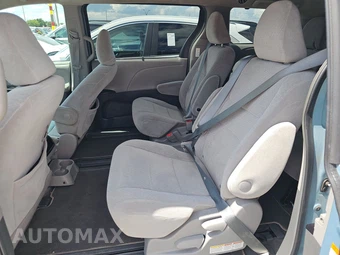 2015 Toyota Sienna LE 8-Passenger 119.3" WB - miniatura 13