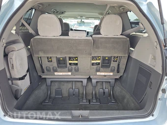 2015 Toyota Sienna LE 8-Passenger 119.3" WB - miniatura 17