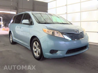 2015 Toyota Sienna LE 8-Passenger 119.3" WB - miniatura 3