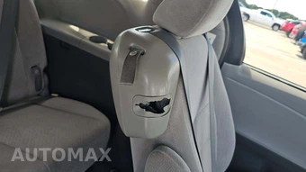 2015 Toyota Sienna LE 8-Passenger 119.3" WB - miniatura 31
