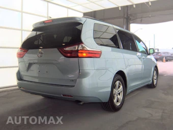 2015 Toyota Sienna LE 8-Passenger 119.3" WB - miniatura 4