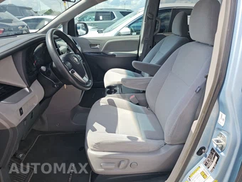 2015 Toyota Sienna LE 8-Passenger 119.3" WB - miniatura 7
